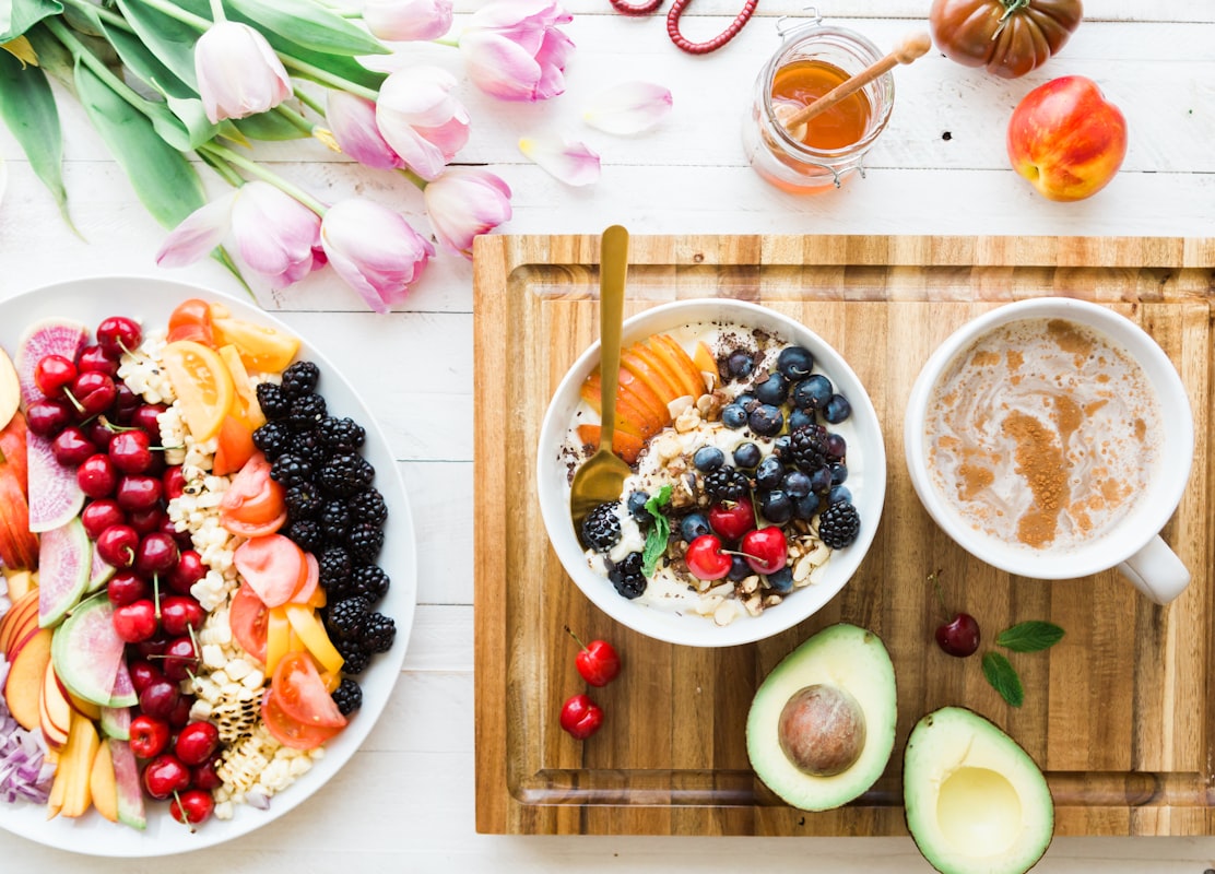 Frische Smoothies mit Obst und Gemüse